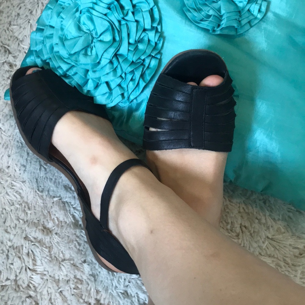 Lucky brand black sandals 💕